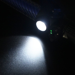 CITICITY กระบองจราจร LED อเนกประสงค์แบบชาร์จไฟได้ สีแดงและสีน้ำเงิน กระบอง PC ทนทานไม่แตกหัก พร้อมฐานแม่เหล็ก - Product Image 5