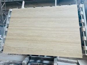 Lastra di Travertino Beige Turco Naturale per Decorazioni d'Interni di Lusso - Product Image 2