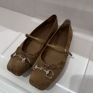 Sandalias de mujer con punta cuadrada y tiras, zapatos casuales con lazo frontal para oficina, zapatos planos con adornos metálicos y tachuelas para mujer - Product Image 2