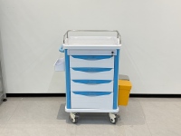 Chariot à médicaments modulaire en plastique 620*480*920mm avec système de verrouillage centralisé, roues silencieuses de 100mm et tiroirs à cloisons pour hôpital