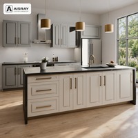 Meuble de cuisine avec îlot, portes stratifiées au design classique, dimensions personnalisées, boîtes en panneaux mélaminés et tiroirs à fermeture amortie