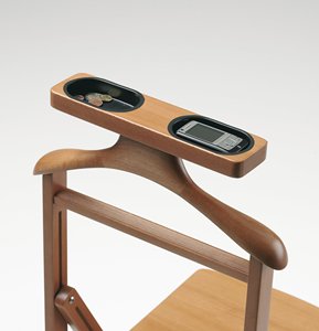 Porte-vêtements pliable en bois <span class=keywords><strong>de</strong></span> hêtre massif, finition cerisier, avec barre porte-pantalon et plateau <span class=keywords><strong>de</strong></span> rangement pour <span class=keywords><strong>chambre</strong></span> et hôtel - Product Image 4