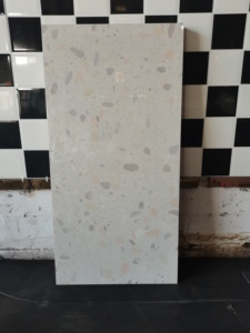 Azulejo de terrazo para pared, placa media, gris claro, 16x32 - Product Image 3