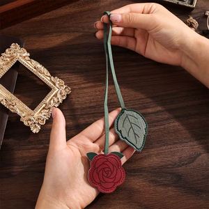 Marcapáginas con diseño de hoja de rosa, marcapáginas floral, colgante para bolso con borla, adorable marcapáginas de piel sintética, accesorio para planificador, para amantes de los libros - Product Image 1