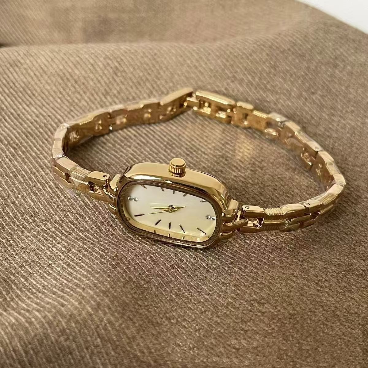 Oval Gold Band, Gold