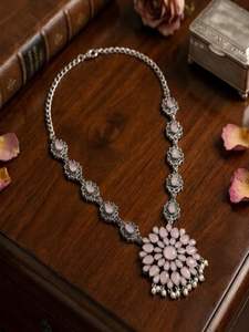 Collar DIVYORO con motivo de pétalos, piedra color rubor, plata oxidada, joyería tradicional tribal bohemia para mujer, para bodas y fiestas - Product Image 3