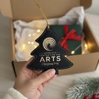 Personalisierte Gravierbare Kunstleder-Weihnachtsbaumanhänger mit Individueller Gravur von Familiennamen oder Initialen