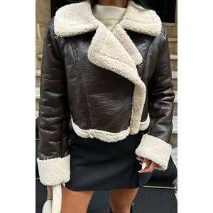 Veste pour femme en laine marron foncé avec détails en laine - Product Image 4