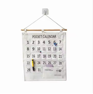 Calendario mensual colgante al por mayor con 31 bolsillos y bolsas de almacenamiento colgantes laterales - Product Image 1