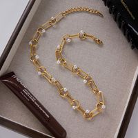 Collier tendance unisexe en plaqué or 18 carats avec perle d'imitation géométrique et diamant pour cadeaux de fête