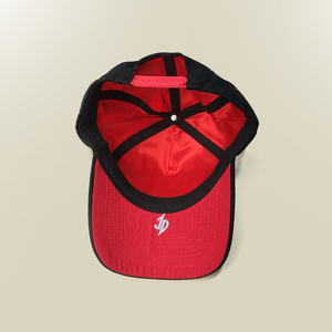 Cappello da Baseball G5 Baez di Alta Qualità con Fodera Rossa Satinata, Ricamo a Fiamma, Visiera in Camoscio 100% Cotone e Strass - Product Image 6
