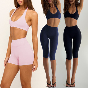 Set Yoga 3 Pezzi con Reggiseno Halter e Pantaloncini a Vita Alta, Traspirante, Comodo Completo Sportivo da <span class=keywords><strong>Donna</strong></span> - Product Image 1