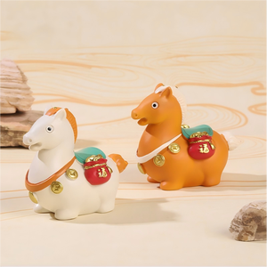 Figurine de cheval de dessin animé ROOGO en résine, porte-bonheur, thème lingot d'or et enveloppe rouge, décoration de bureau pour la maison et le bureau, vente en gros - Product Image 5