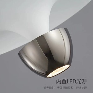 Lampe suspendue moderne minimaliste or et noir, luminaire de luxe pour chambre à coucher, chevet, ou mur de fond TV - Product Image 4