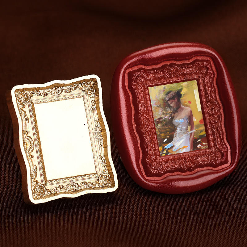 Cadre photo vintage 11 (relief irrégulier découpé en 35, 28,5 mm x 23,8 mm)