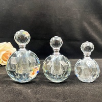 Vente en gros de flacons d'huile de parfum en verre cristal en forme de boule de diamant avec bouchon à vis en forme de boule de diamant transparente