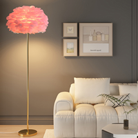 Lampe sur pied en fer doré de luxe, lustre décoratif, plume, lampe de sol élégante pour salon