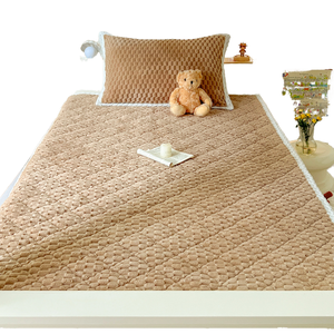 Taffe 100% polyester polaire Jacquard protège-matelas anti-poussière et isolation d'urine ensemble de literie excellent pour un bon sommeil - Product Image 2