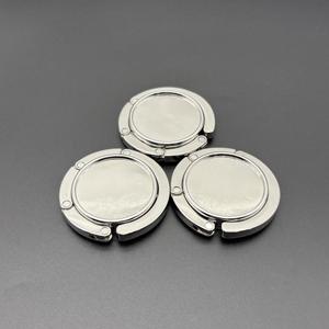 Bolsa de escritorio portátil al por mayor soporte para colgar plata instantánea diseño tradicional plegable gancho de metal fácil de usar con estilo - Product Image 4