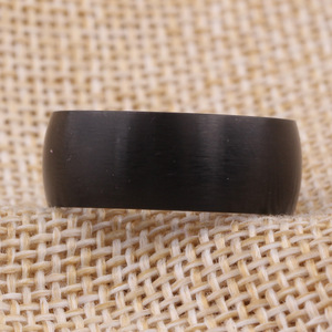 Anillo de Acero de Titanio Negro de 8 mm con Acabado Cepillado, Joyería de Moda Unisex, Regalo - Product Image 2