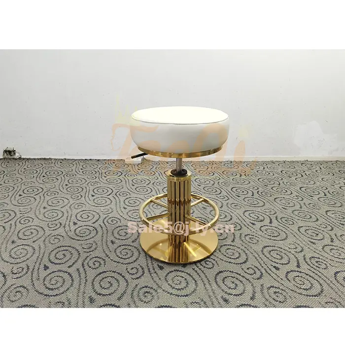 Tabouret de bar à fente pivotante réglable avec repose-pieds Chaise de bar en métal Comptoir de cuisine Chaises de salle à manger Tabouret de café à domicile Chaise de casino