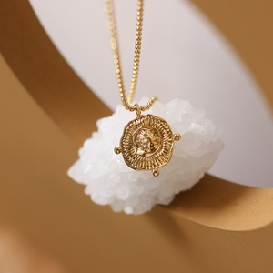 Pendentif pièce de monnaie au design abstrait unique, plaqué or 18 carats, bijoux en acier inoxydable, collier pour femme - Product Image 4