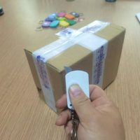 Produits cadeaux promotionnels personnalisés-Mini porte-clés en plastique à bas prix avec cutter-logo personnalisé disponible