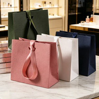 Sac cadeau haut de gamme pour petits bijoux avec poignée en ruban, emballage spécial en papier pour souvenirs, bijoux, montres et lunettes