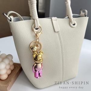 Gantungan Kunci kartun lucu akrilik beruang kekerasan desain lucu pelat elektrik hewan bel kecil beruang gantungan kunci tas sekolah liontin pesona - Product Image 3