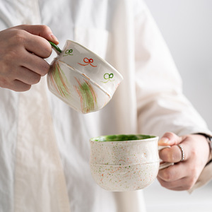 แก้วกาแฟเซรามิกพอร์ซเลนลายโบว์สีขาวเขียว ดีไซน์น่ารักสดใส ของขวัญวันเกิดสำหรับเด็กนักเรียน  สินค้ามาใหม่ - Product Image 4