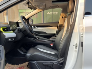 Autos Usados Geely Coolray Binyue COOL 2023 1.5TD DCT Edición Campeón SUV Deportivo Autos al por Mayor con Techo Corredizo Precio Económico - Product Image 5