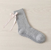 Chaussettes de sport antidérapantes avec logo personnalisé, chaussettes de Pilates pour femmes, chaussettes personnalisées antidérapantes en coton pour le yoga