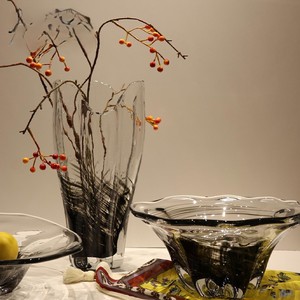 Jarrón de cristal irregular con diseño de ondas y flores, decoración artística para el hogar, con apertura gradual. - Product Image 2