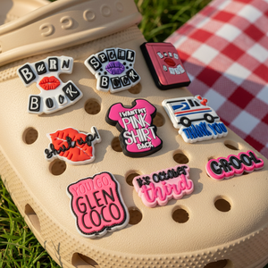 Nuevo Charm Personalizado de Navidad 'Burn Book' y 'I'll Be There for You' para Zapatos, Decoración de Sandalias, Regalos para Fiestas - Product Image 1