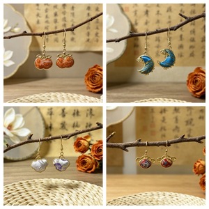 Que tous vos vœux soient exaucés, boucles d'oreilles brodées en brocart, nouveau chapeau d'étudiant en tissu rétro chinois avec lune croissante et cadenas de la paix - Product Image 1