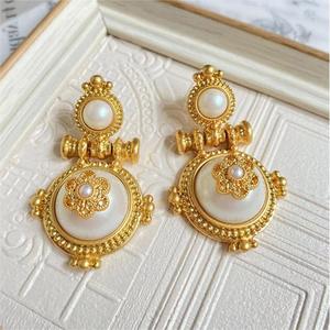 Vente chaude <span class=keywords><strong>Victoria</strong></span> Vintage Baroque Perle Tassel Blanc Perle D'or Tassel Boucle D'oreille pour les Femmes - Product Image 2