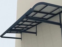 Auvent de toit en polycarbonate à cadre en alliage d'aluminium de luxe utilisé pour l'auvent de balcon de cour auvent télécommandé