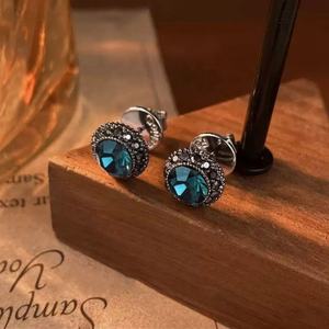 Boucles d'oreilles clous rétro haut de gamme et tendance en argent tibétain plaqué or, à motif géométrique, avec incrustation de pierres taille princesse, pour femme, cadeau de bijoux - Product Image 5