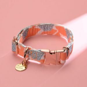 Collier pour chien en coton luxueux taille M, réglable, confortable, doux, design personnalisé, élégant, moderne, mignon, durable, stylé - Product Image 1