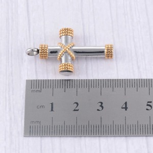 Pendentif souvenir en acier inoxydable en forme de croix, avec un collier de 50 cm de long, en promotion - Product Image 2