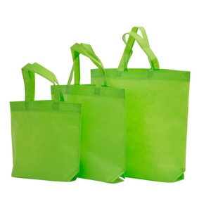 Sacs fourre-tout non tissés recyclables, écologiques, imprimés sur mesure, pour courses, taille moyenne, réutilisables, avec logo sérigraphié pour cadeaux - Product Image 3