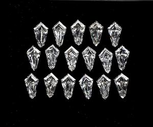 ต่างหูเพชรทรงเหลี่ยมขนาด 7.0x4.0 มม. เพชรเลี้ยงในห้องปฏิบัติการ รับรองโดย IGI ดีไซน์โบราณ ทรงเหลี่ยมแบบพิเศษ คู่หนึ่ง - Product Image 1