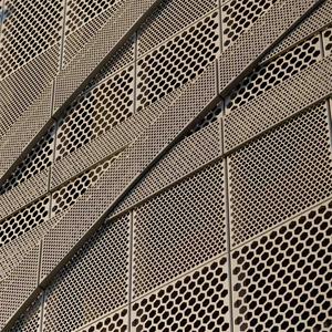 Panneaux en maille métallique perforée en acier inoxydable d'épaisseur 0,5-10 mm avec services de découpe et de soudage pour applications décoratives - Product Image 4