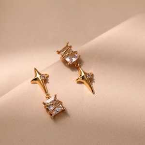 Pendientes Elegantes de Estilo Europeo, Cuadrados, con Circonita, Plata, Forma de Estrella, Aleación de Cobre Chapada en Oro Real de 18K - Product Image 4
