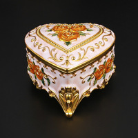 Boîte à bijoux en alliage de zinc émaillé en forme de cœur de rose, style européen, plateau de rangement vintage haut de gamme distinctif pour coiffeuse 10x9x7