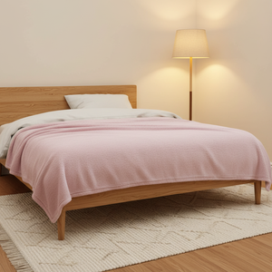 Manta de Lana Sintética Súper Suave y Esponjosa de 50x70 Pulgadas para Uso Invernal, Antiácaros, Moderna, 100% Poliéster, Personalizable - Product Image 1