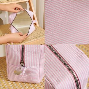 OEM ODM Custom <b>Large</b> Capacity Travel Cosmetic <b>Bag</b> Zipper <b>Gift</b> <b>Bags</b> Leopard Print Cotton Fabric Portable for <b>Christmas</b> <b>Gifts</b> - Product Image 6
