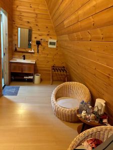 Mini Casa de Madera para Vacaciones al Aire Libre, Modelo Básico con Ventanas y Puertas, Casa de Vacaciones Económica para Fin de Semana - Product Image 4