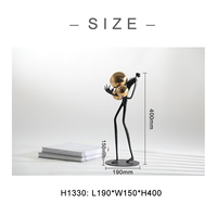 Statue moderne en métal noir et or de l'homme avec boule, pour décoration de bureau à domicile, pièce de décoration pour anniversaire