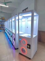 Distributeur de cadeaux en verre trempé de style influenceur, machine à gachapon à code QR, boîte mystère, à monnayeur, pour lancement de centre commercial